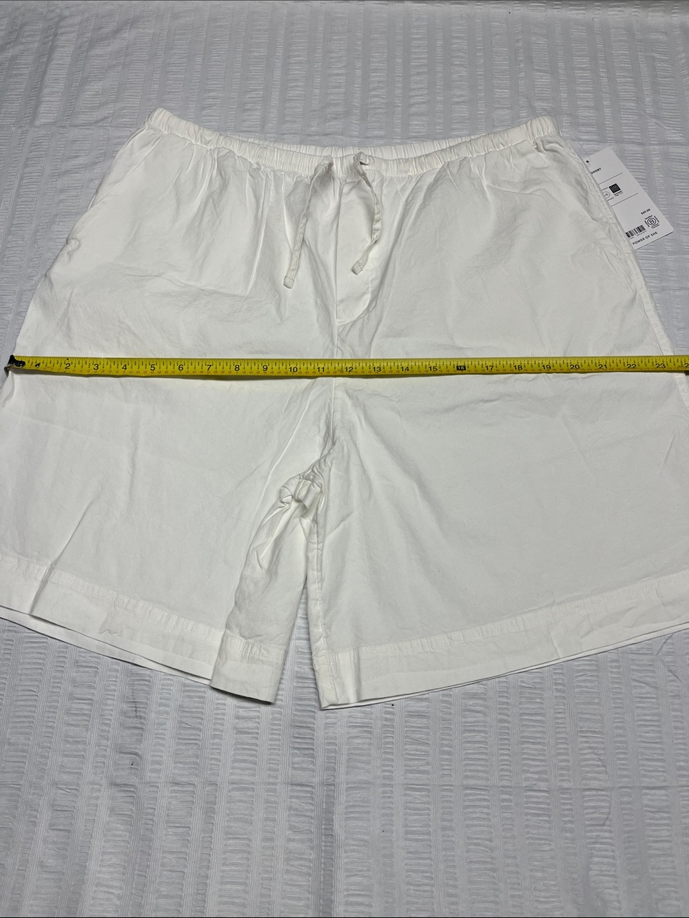 Athleta Paradise Bermuda Shorts in crisp white. Sz L. 7 inch inseam. - Picture 9 of 12